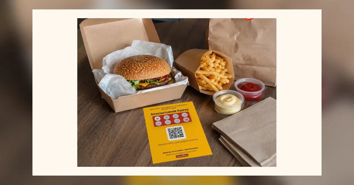 Друкований delivery insert 7stamp з QR на оформленому hero-зображенні статті